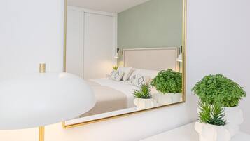 3 slaapkamers, een strijkplank/strijkijzer, internet, beddengoed