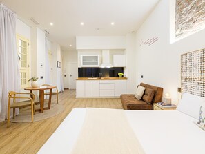 Unclassified image, 4 of 38, button