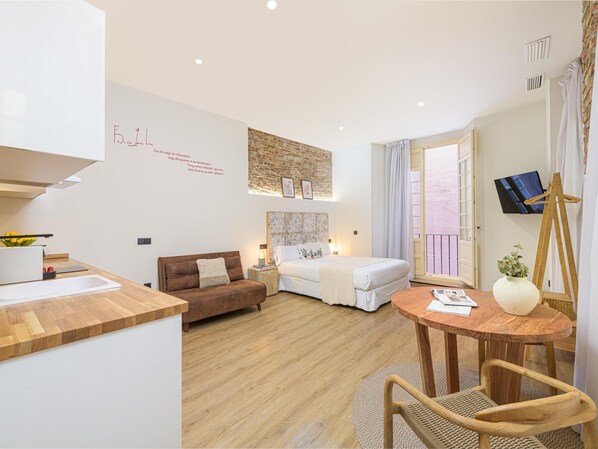 Unclassified image, 1 of 38, button