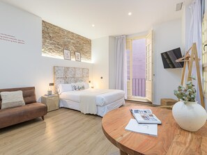 Unclassified image, 5 of 38, button