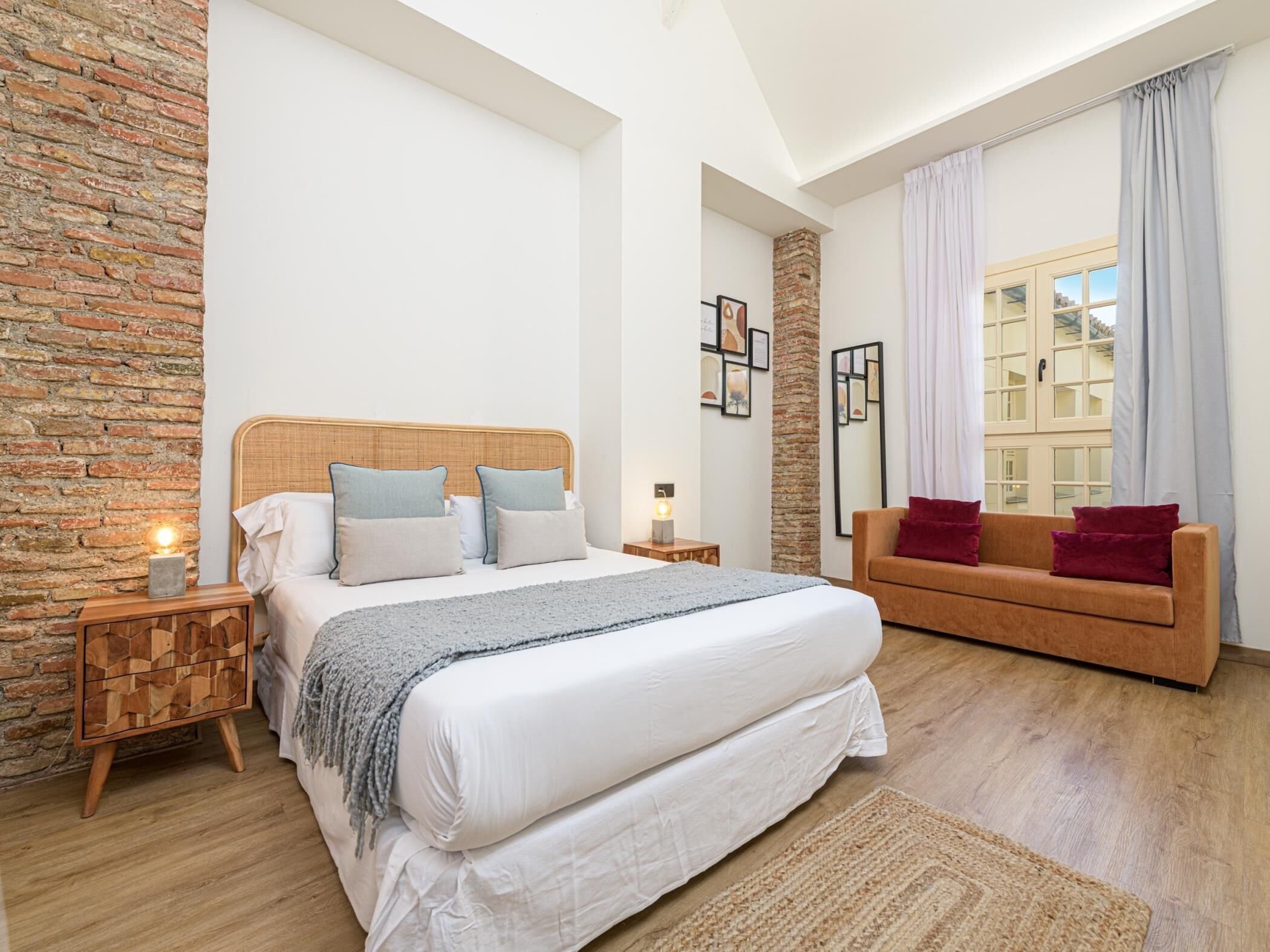 2 habitaciones, tabla de planchar con plancha y internet 