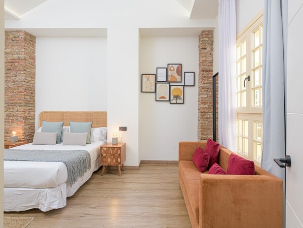 Unclassified image, 1 of 48, button