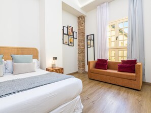 Unclassified image, 4 of 48, button