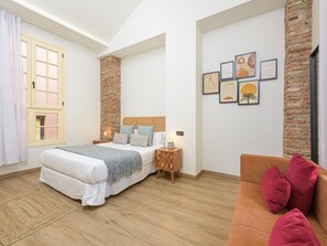 2 bedrooms, iron/ironing board, internet