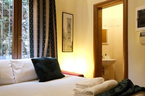 Superior Apartment | Private kitchen | Fridge, microwave, stovetop, electric kettle - Wine Apartments Florence Barbaresco (Florence)