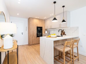 Fridge, microwave, oven, coffee/tea maker