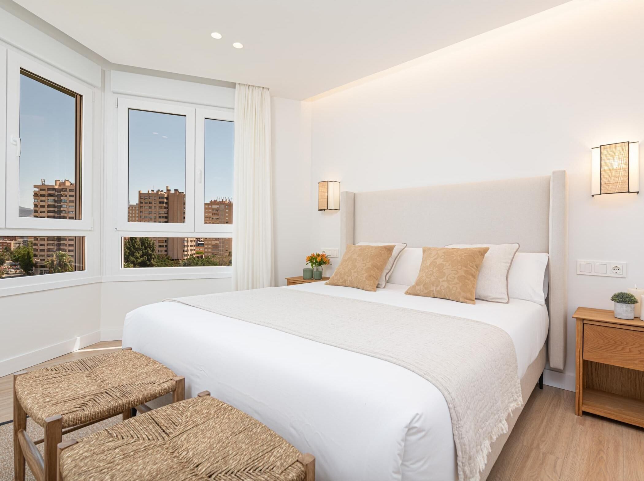 3 quartos, ferros/tábuas de passar roupa, acesso à internet