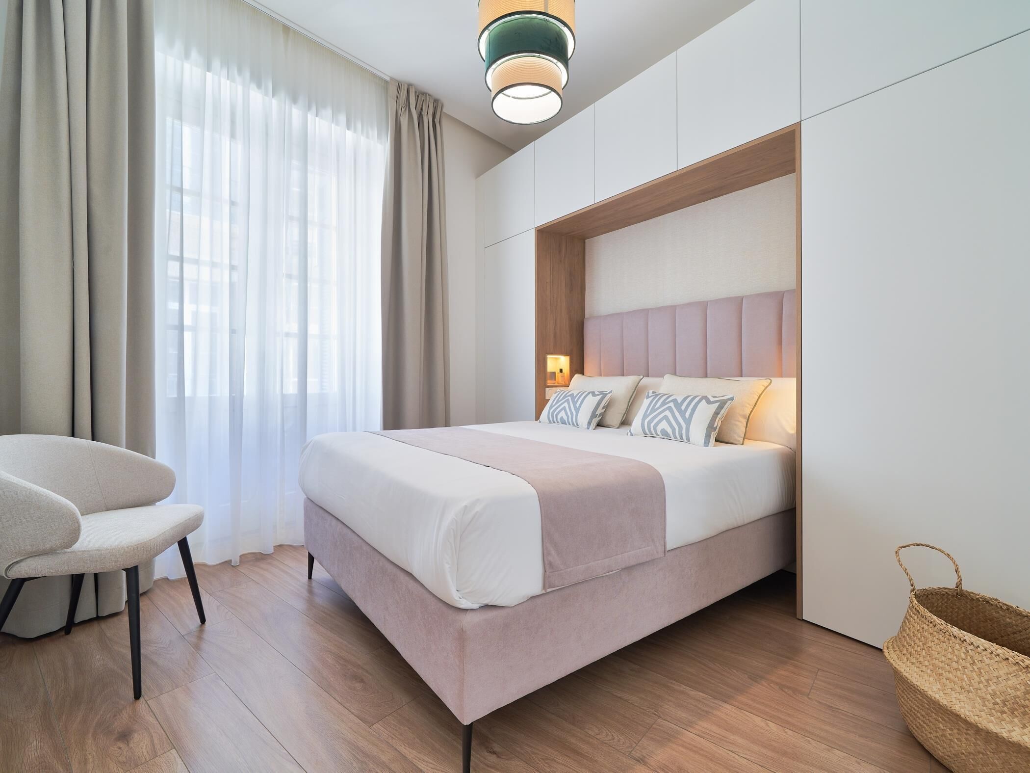 2 habitaciones, tabla de planchar con plancha y acceso a internet 