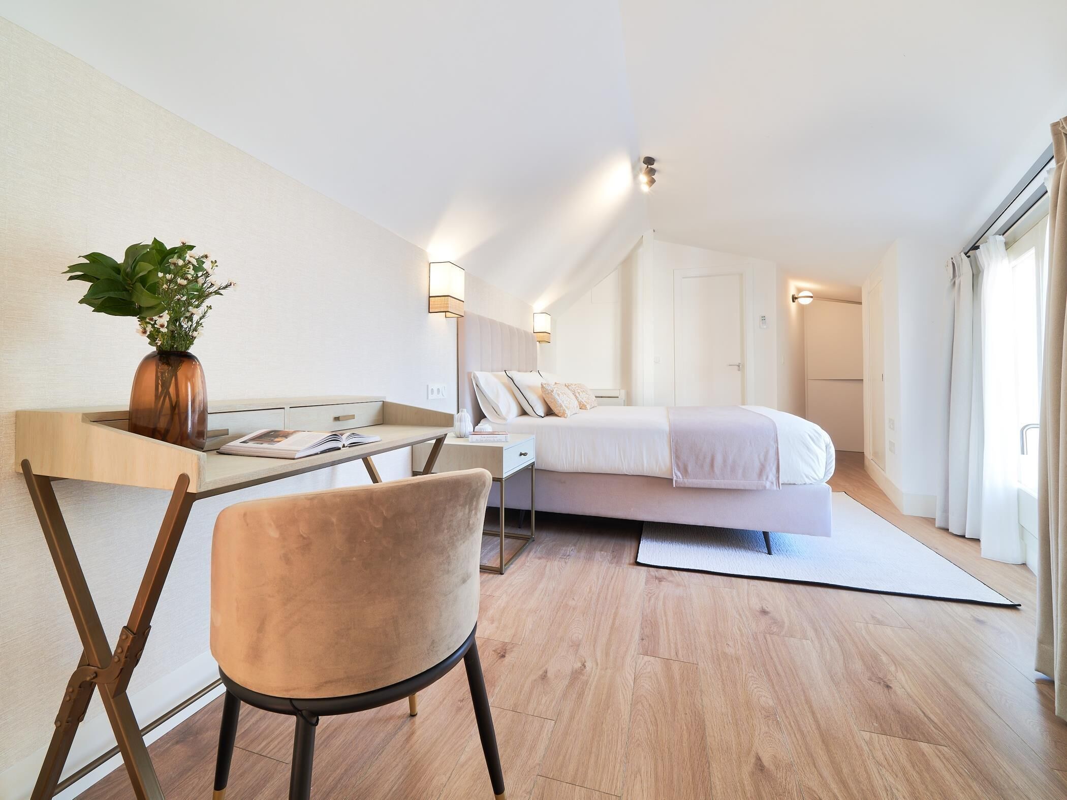 2 bedrooms, iron/ironing board, internet