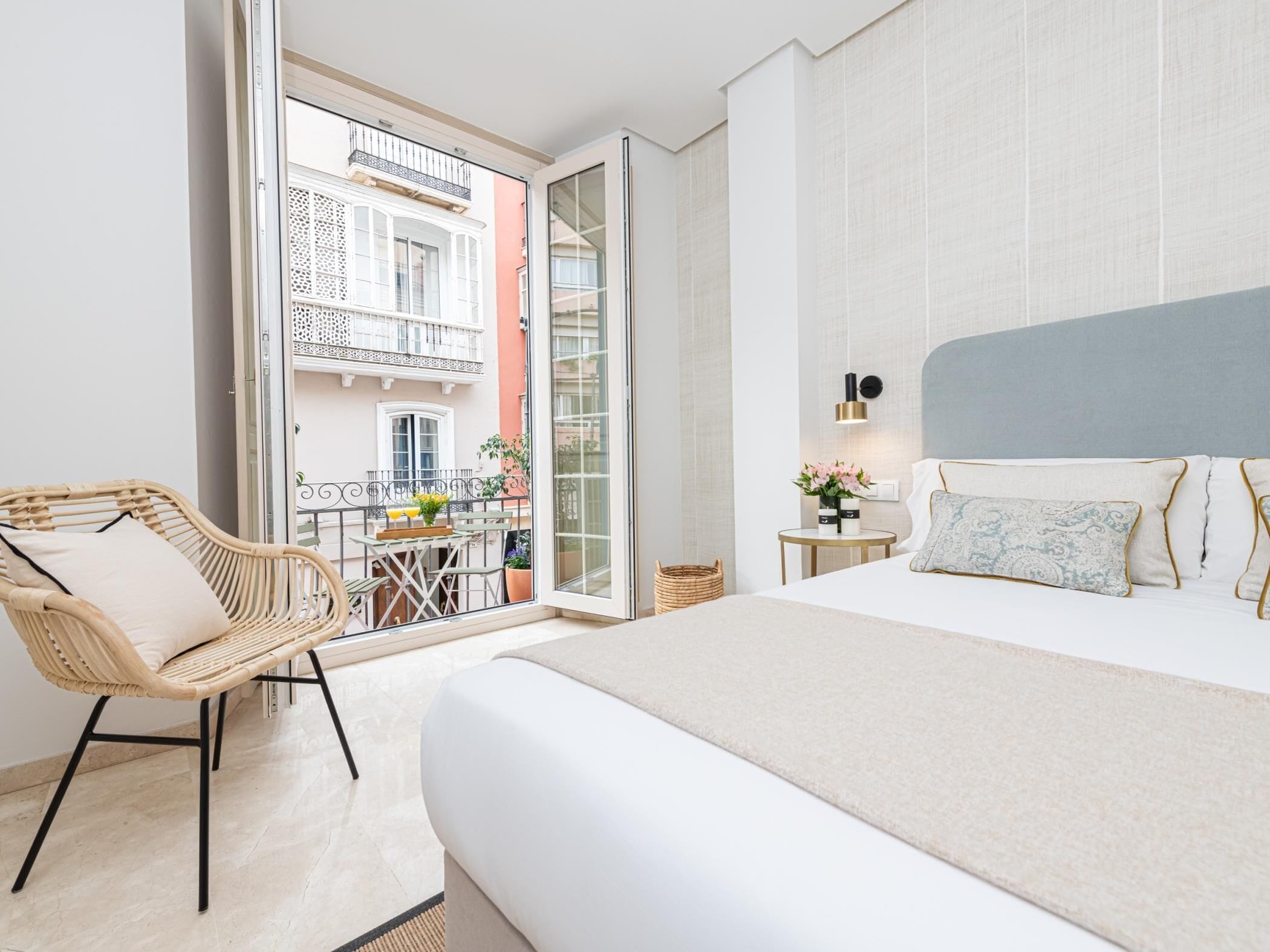 2 slaapkamers, een strijkplank/strijkijzer, internet