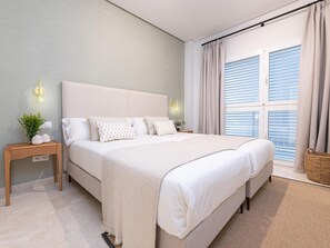 2 bedrooms, iron/ironing board, internet