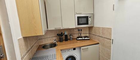 Apartment | Private kitchen | Fridge, microwave, oven, stovetop