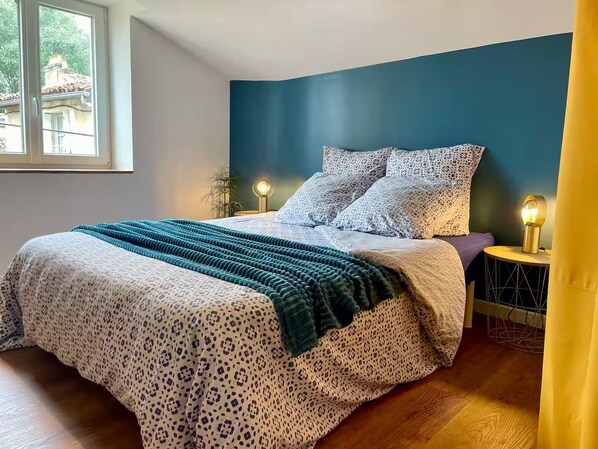 2 bedrooms, iron/ironing board, free WiFi, bed sheets