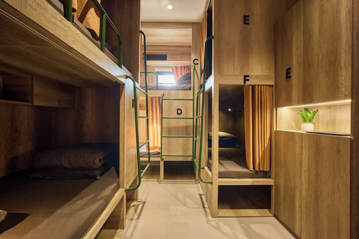 Caja de seguridad en la habitación y insonorización