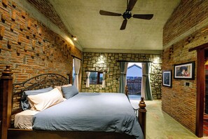 3 bedrooms, in-room safe, desk, iron/ironing board
