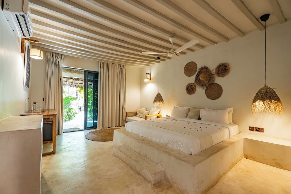 Superior Bungalow | 1 bedroom, minibar, desk, laptop workspace