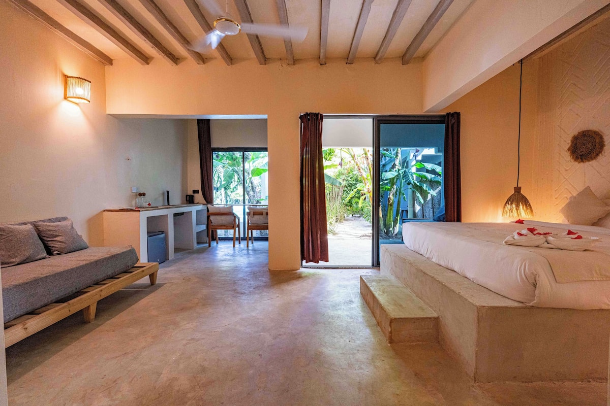 Superior Suite, Pool View | 1 bedroom, minibar, desk, laptop workspace