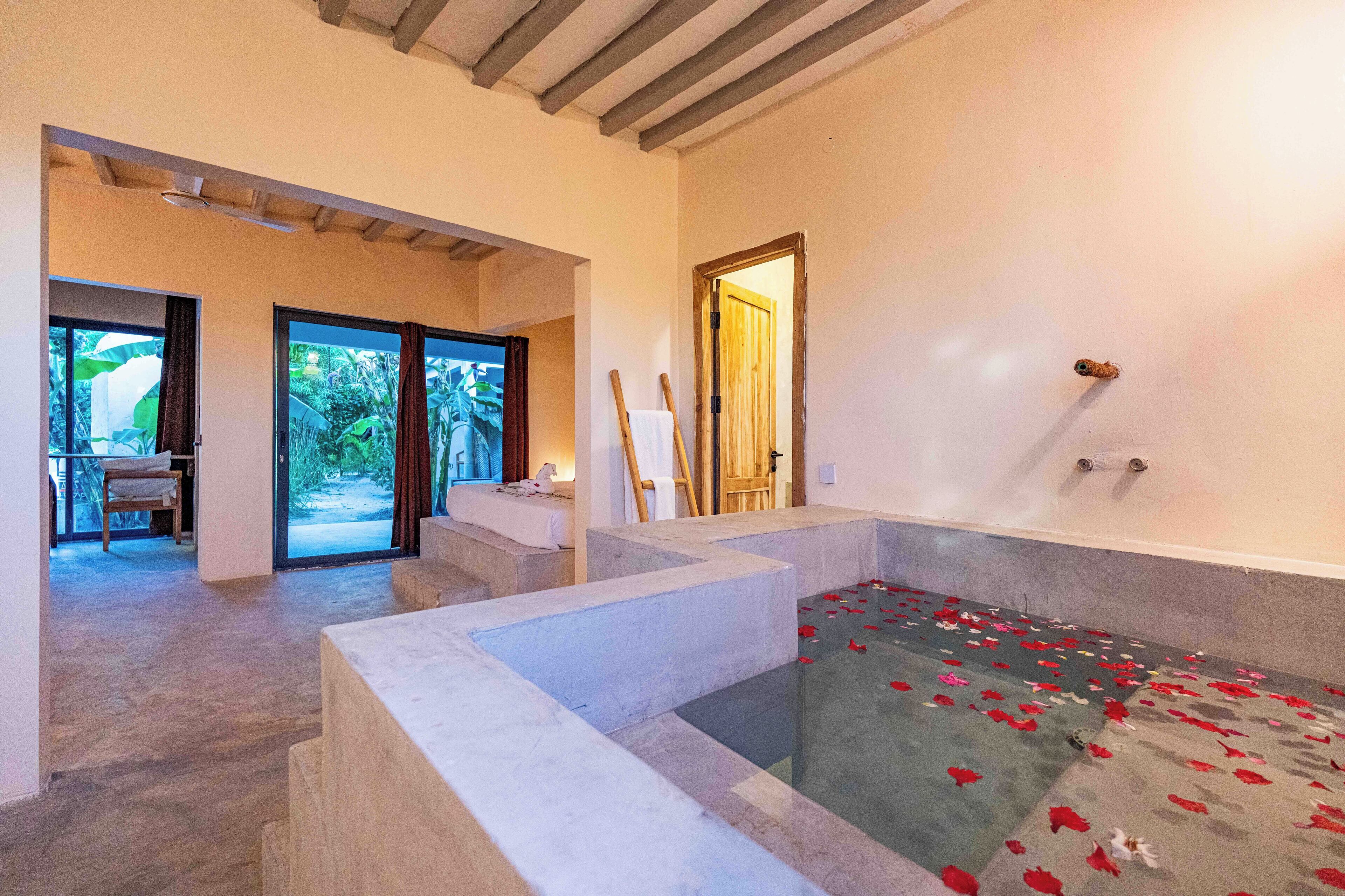 Minibar, bureau, espace de travail pour ordinateur portable