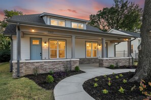 Exterior - Brand NEW Townhome - Gated, Close 2 DT& Midtown (Memphis)