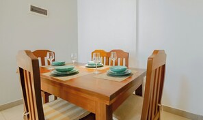 Dining - Charming 2-bedroom apartment with WiFi in Kigali (Kigali)