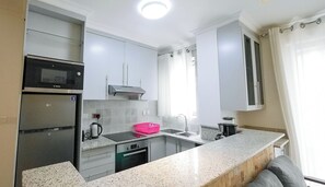 Private kitchen - Charming 2-bedroom apartment with WiFi in Kigali (Kigali)