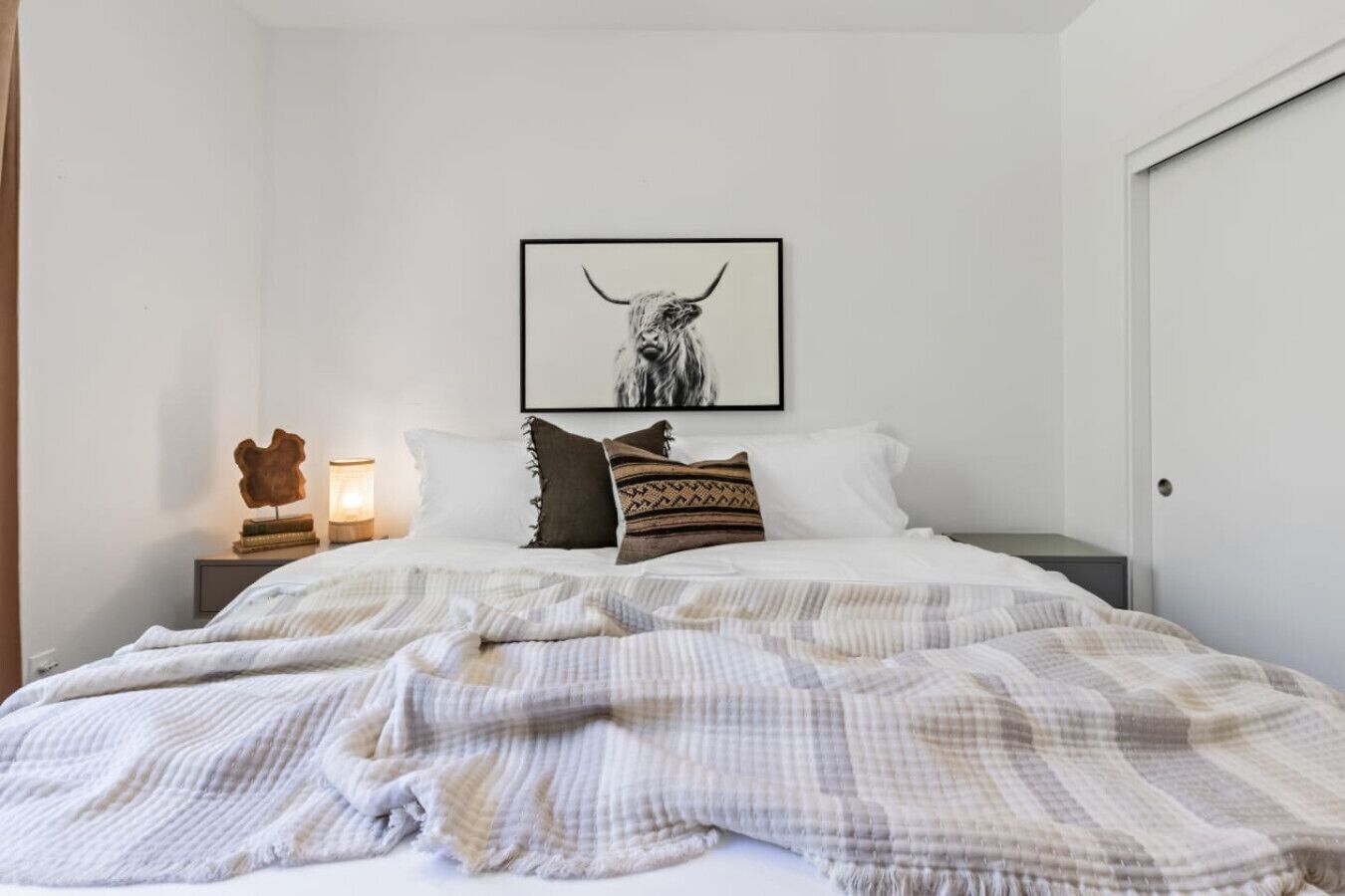Desk, free WiFi, bed sheets
