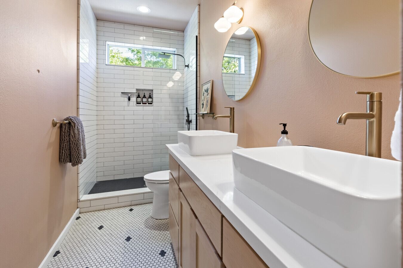 Shower, towels