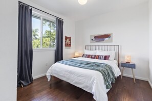 2 多间卧室、办公桌、免费 WiFi、床单