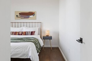 2 bedrooms, desk, free WiFi, bed sheets - Gardenia at Evergreen (Redding)