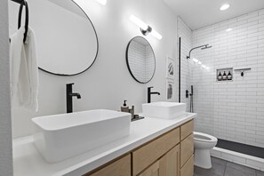 Douche, serviettes fournies