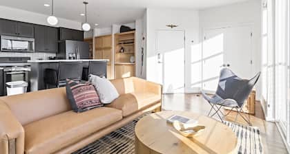 Pine at Evergreen - Boutique Hotel