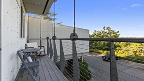Outdoor dining - Pine at Evergreen - Boutique Hotel (Redding)