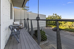 Outdoor dining - Pine at Evergreen - Boutique Hotel (Redding)