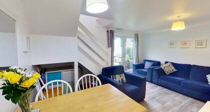 46 Strawberry Hill, Tolroy Manor