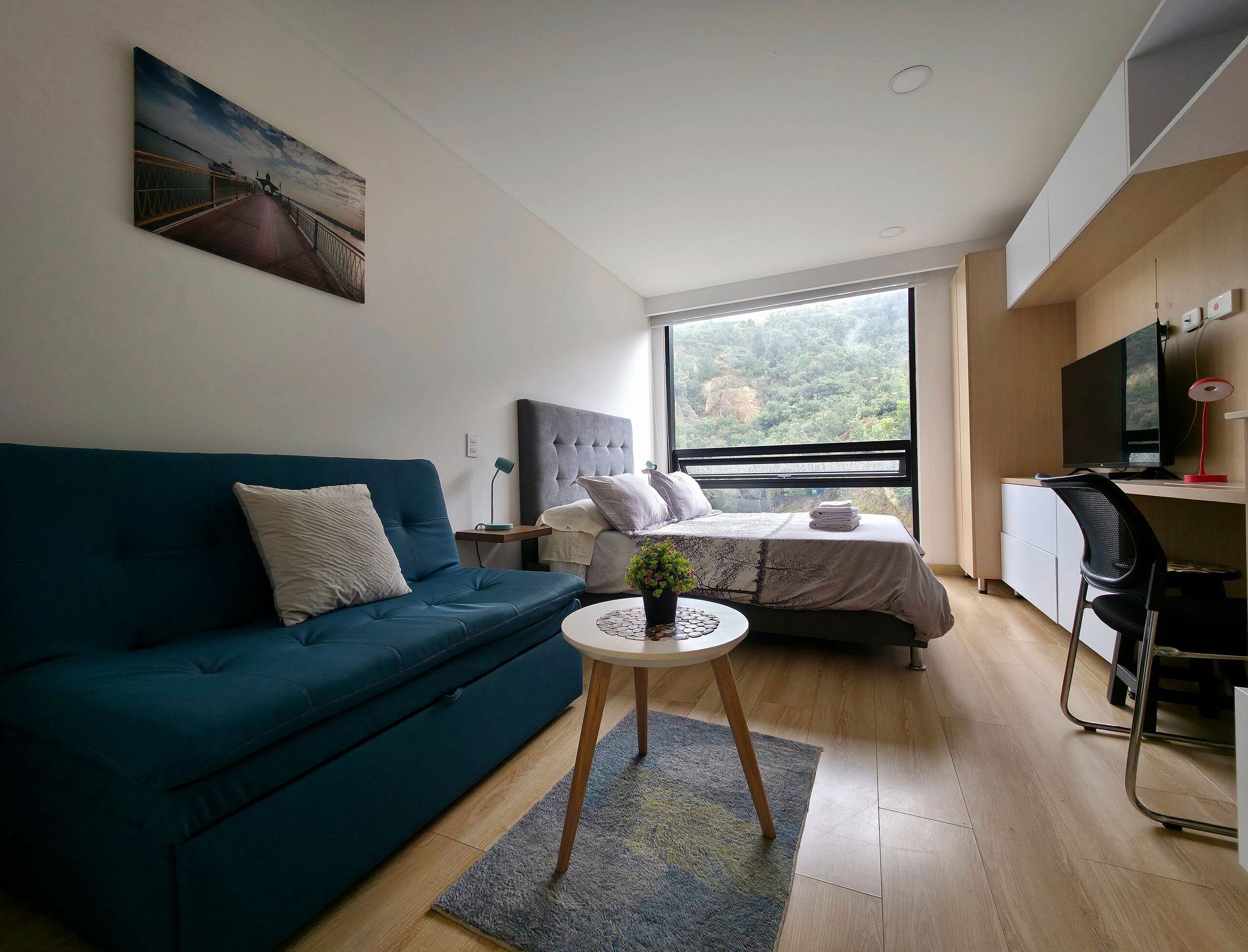 1 dormitorio, tabla de planchar con plancha, wifi y ropa de cama