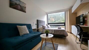 1 habitación, tabla de planchar con plancha, wifi y ropa de cama