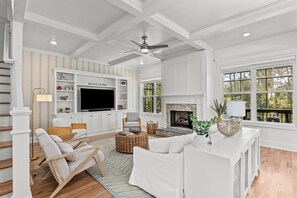 Smart TV, fireplace, video games, table tennis