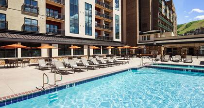 Charming 2-bedroom ski in/out resort in Steamboat Springs w/ fitness room, WiFi