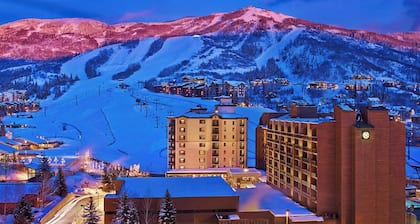 Charming 2-bedroom ski in/out resort in Steamboat Springs w/ fitness room, WiFi