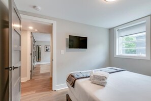 2 habitaciones, escritorio, tabla de planchar con plancha y wifi 