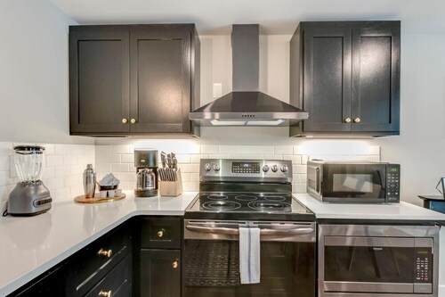 Beautiful Bungalow-Historic Franklin Quadplex