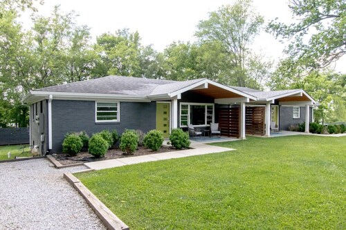 Beautiful Farm Retreat - Fun For Family & Friends