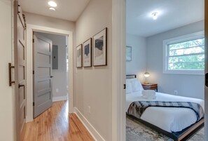 3 bedrooms, desk, iron/ironing board, WiFi