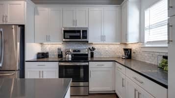 Fridge, microwave, oven, coffee/tea maker