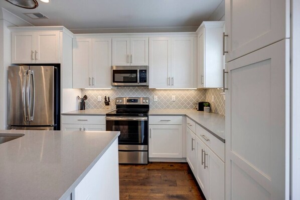 Fridge, microwave, oven, coffee/tea maker