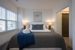 6 habitaciones, tabla de planchar con plancha y cuna de viaje 