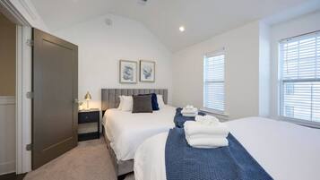 6 slaapkamers, een strijkplank/strijkijzer, gratis wifi, beddengoed