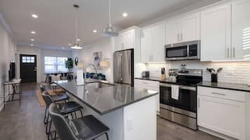 Fridge, microwave, oven, coffee/tea maker