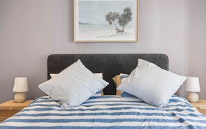 3 bedrooms, desk, iron/ironing board, free WiFi