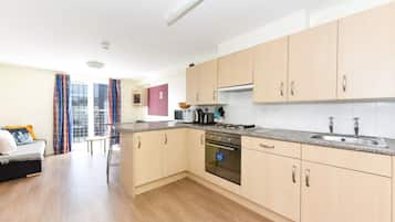 Single Room, Non Smoking | Shared kitchen
